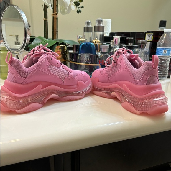 BALENCIAGA TRIPLE S CLEAR SOLE SNEAKER - Picture 2 of 7
